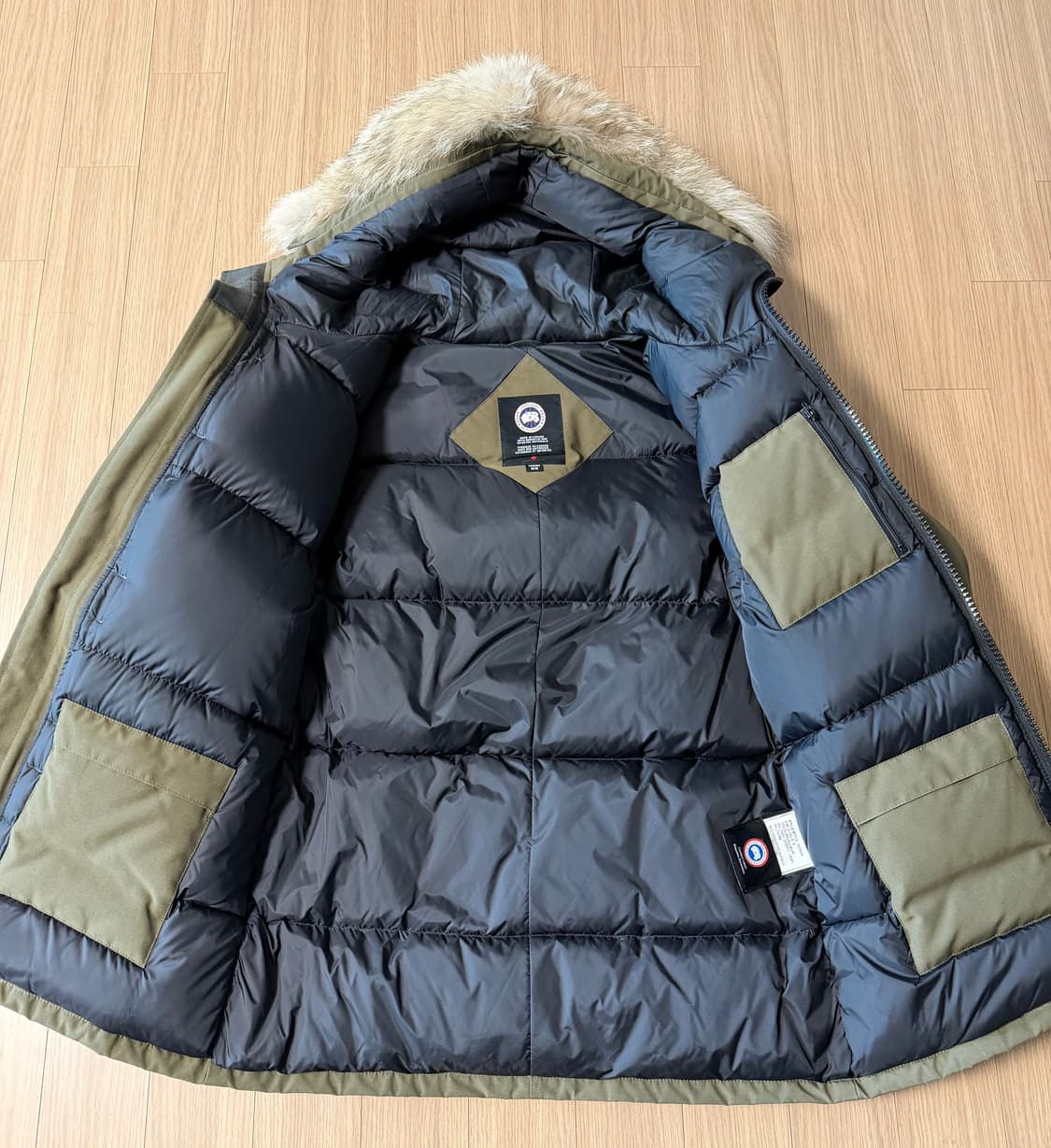 캐나다구스 샤토 밀리터리 그린 퓨전M 판매합니다. 상품이미지3