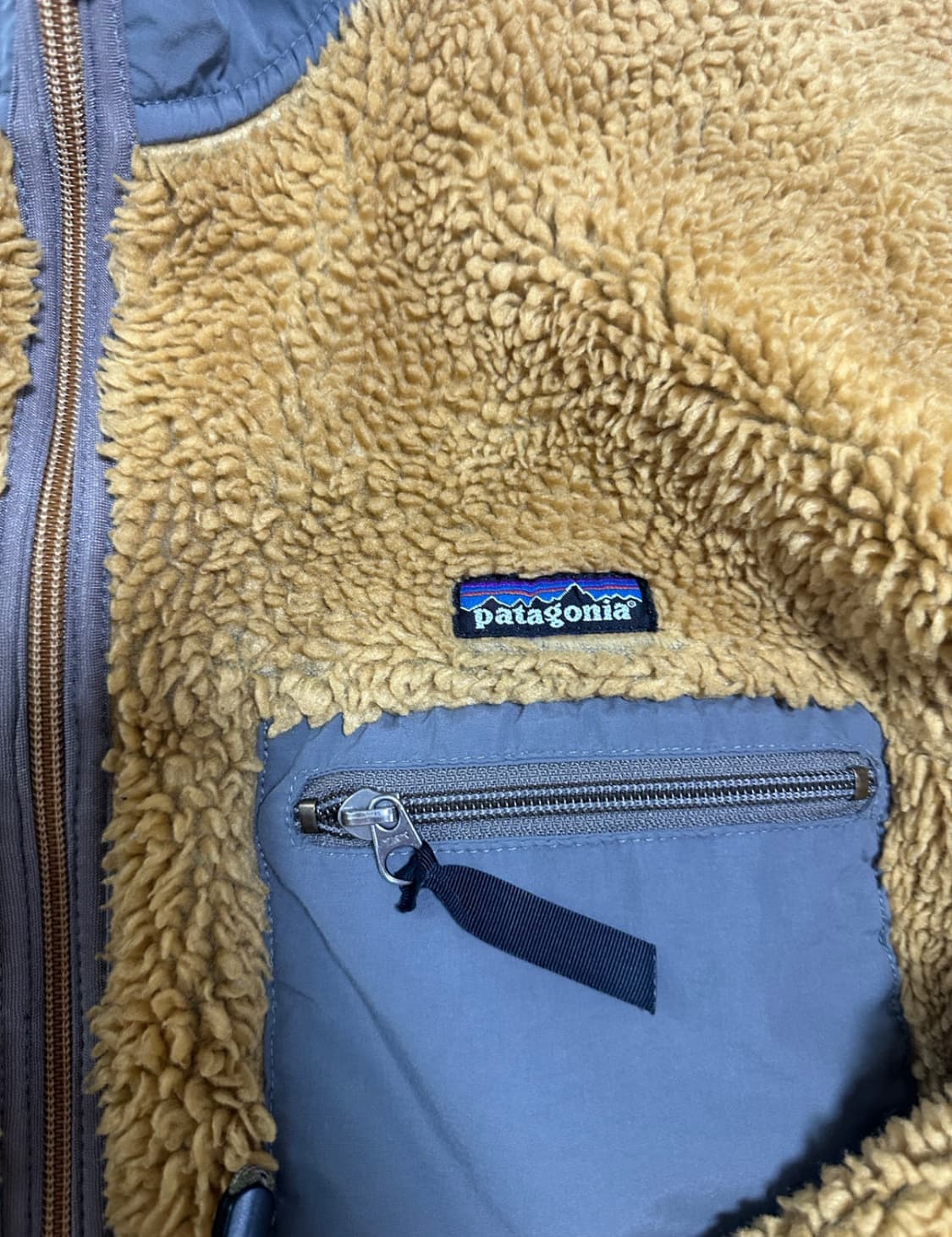 파타고니아 딥파일 골드 s사이즈 입니다.  상품이미지3
