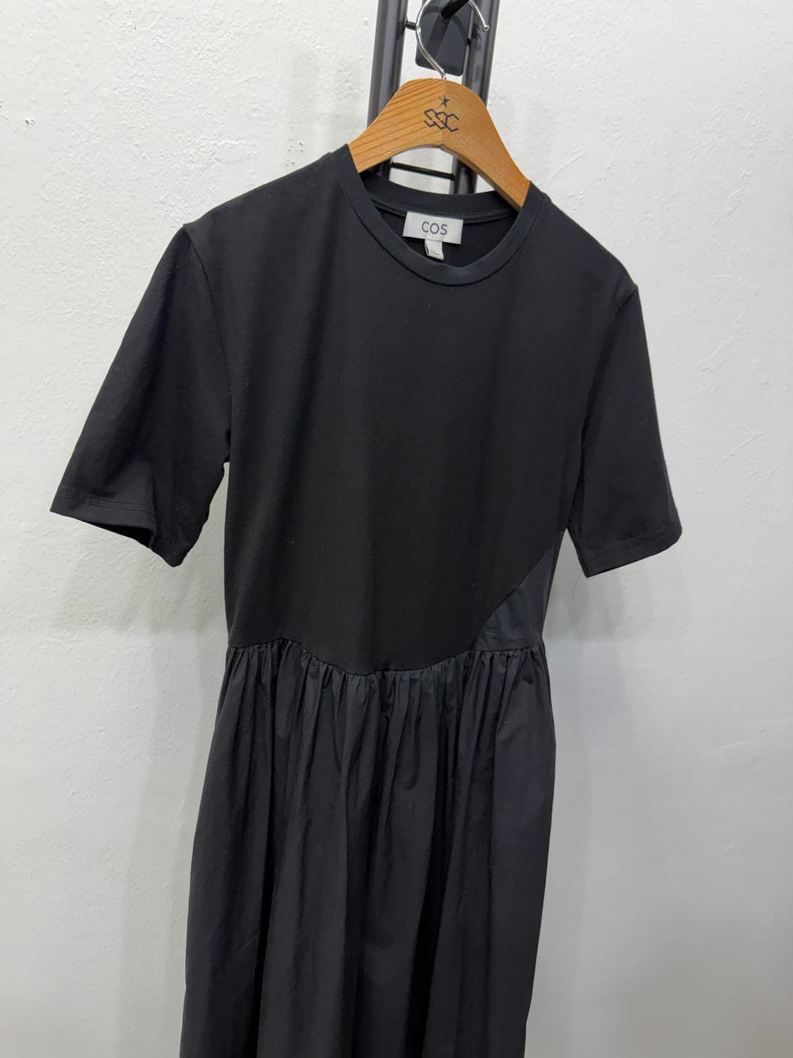 정품) COS 코스 신형 블랙 셔링 반팔 원피스 XS 상품이미지2