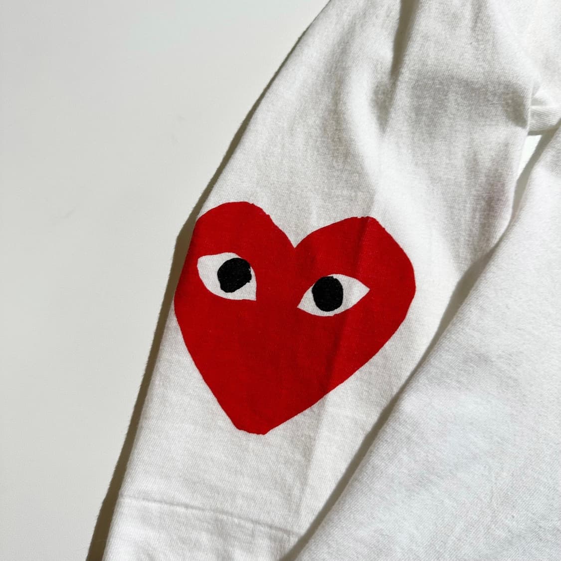 (매장판)꼼데가르송 PLAY 사이드 프린트 티셔츠 상품이미지4