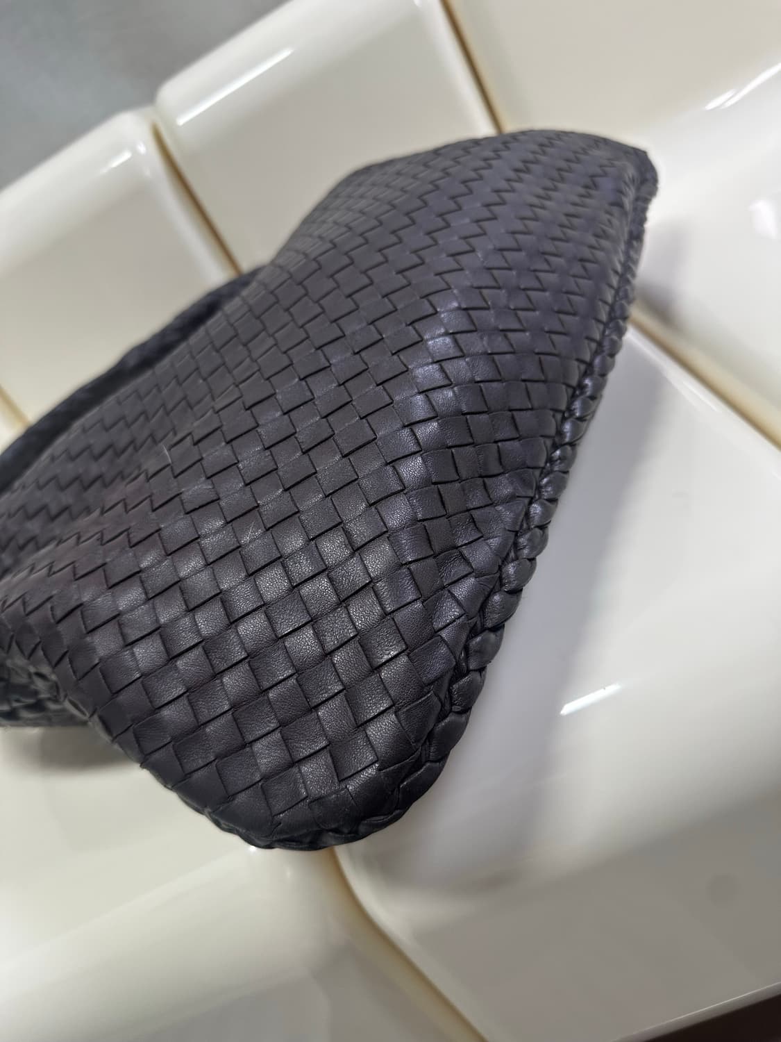 [A 정품] 보테가베네타 호보백 미디움 다크브라운 상품이미지4