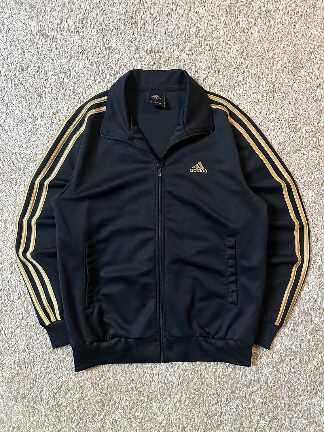 아디다스 ADIDAS 삼각로고 검골 큐빅 트랙탑 져지 블랙 골드 상품이미지1