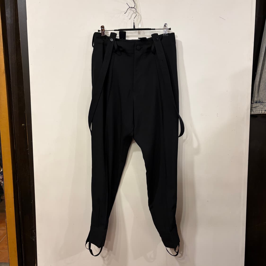 요지야마모토 서스펜더 테이퍼드 팬츠  상품이미지1