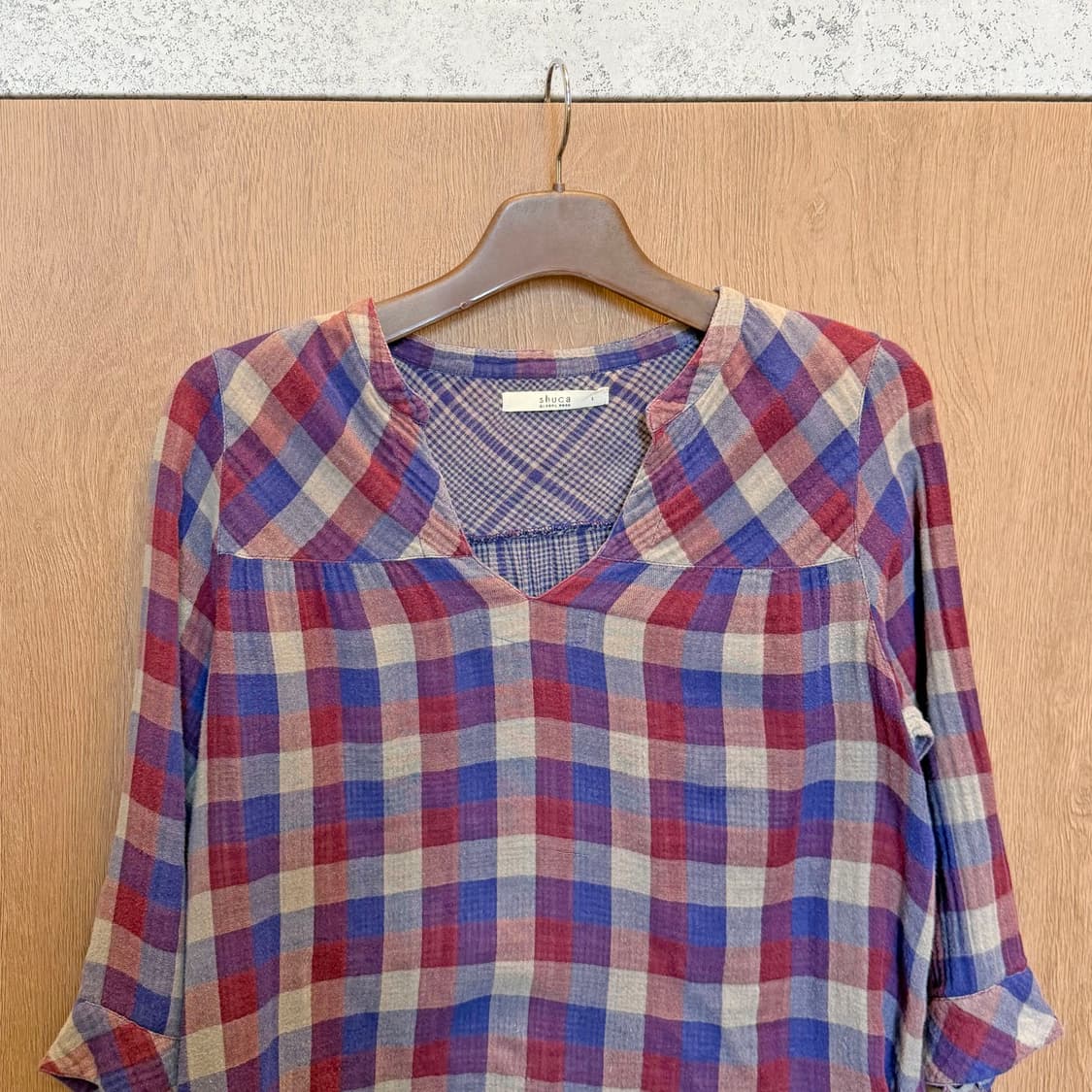 빈티지 브이넥 체크 블라우스 7부 소매 디테일 루즈핏 레드 블루 상품이미지3