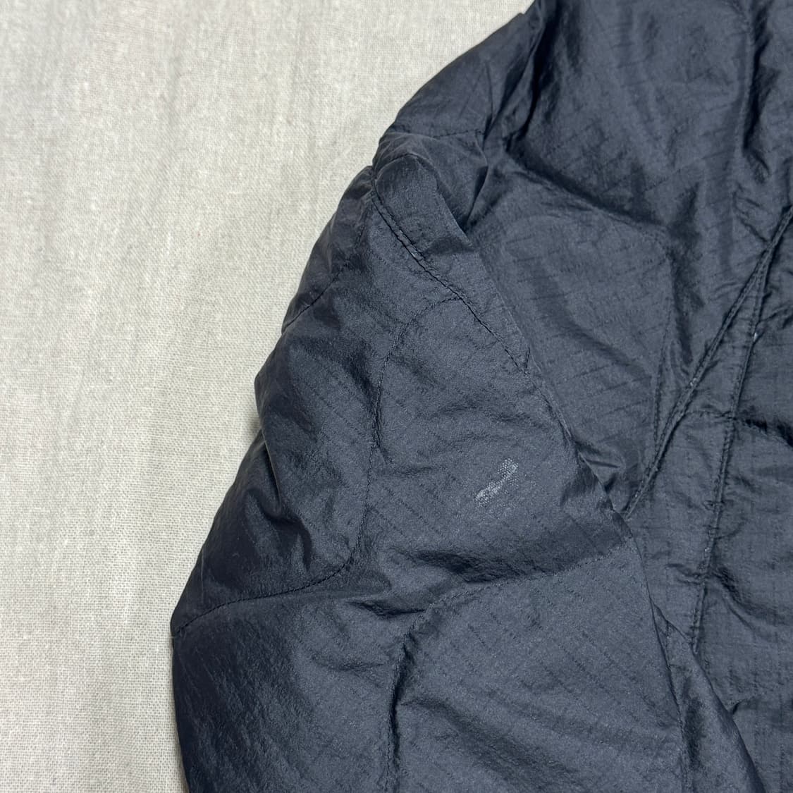 유니클로 화이트마운티니어링 울트라라이트다운 L 상품이미지5