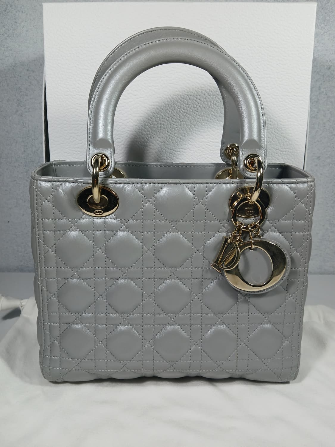 디올 레이디 토트백 미듐 M0565OBDU 상품이미지2