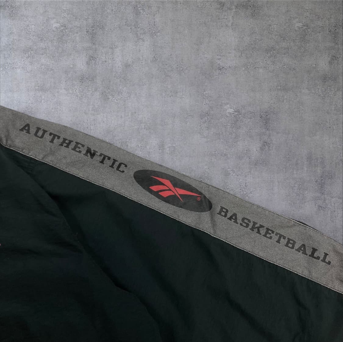 리복 블랙 컬러 사이드 라인 올드스쿨 점퍼 상품이미지2