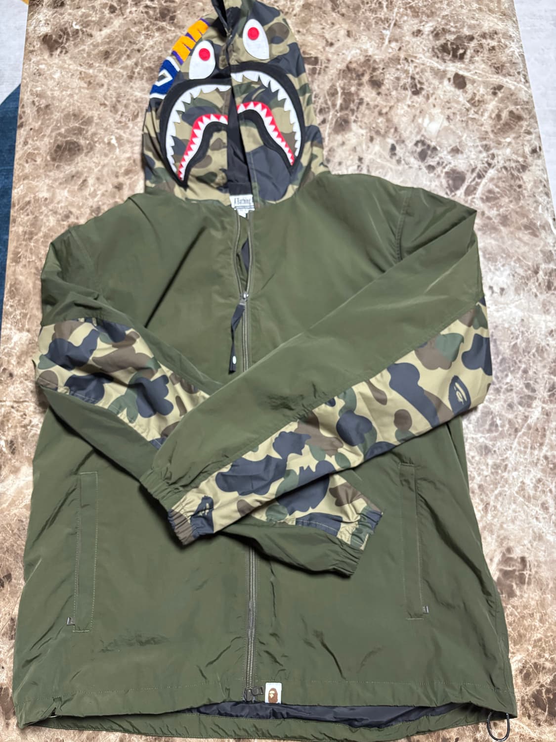 베이프 샤크 바람막이 상품이미지1