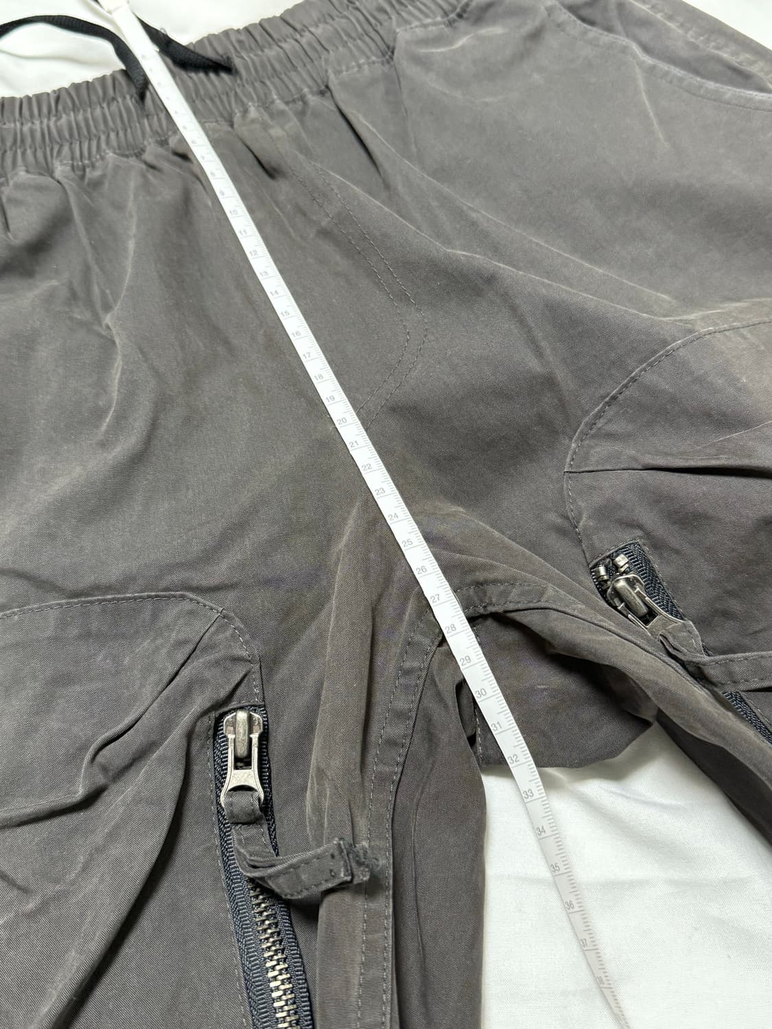 포켓 디테일이 멋진 차콜색 카고팬츠 상품이미지4