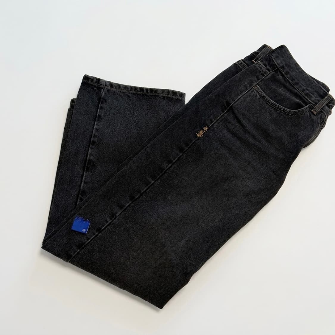 아더에러 시그니피컨트 TRS 태그 진 블랙 상품이미지2