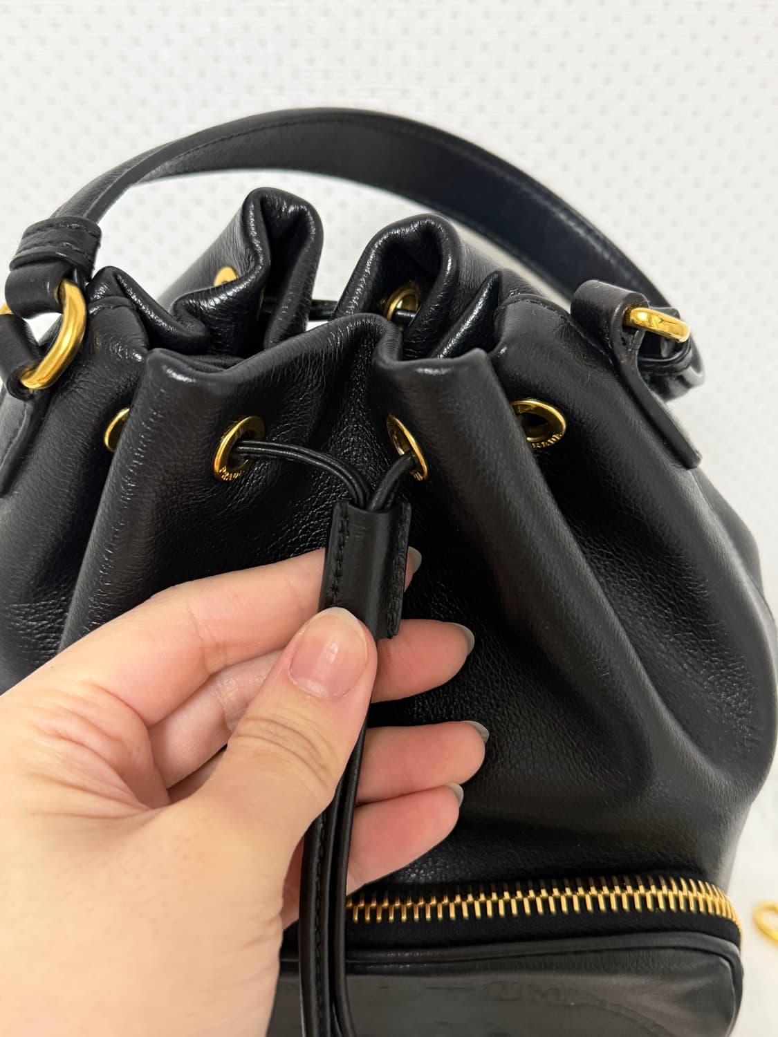 프라다 가죽 버킷 백 상품이미지4