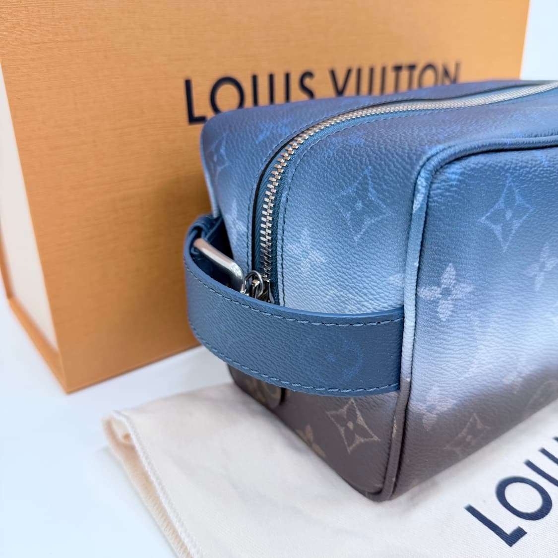 [미사용/선물가능] 26SS 루이비통 모노그램 캔버스 락커 돕키트 블루 상품이미지2