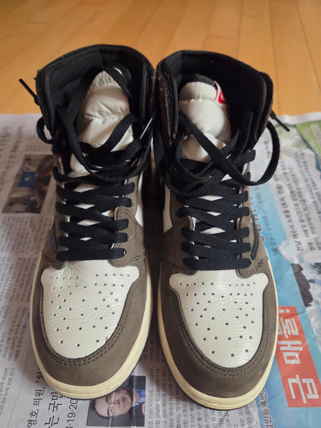 에어 조던 1 레트로 하이 OG 트래비스 스캇 상품이미지1