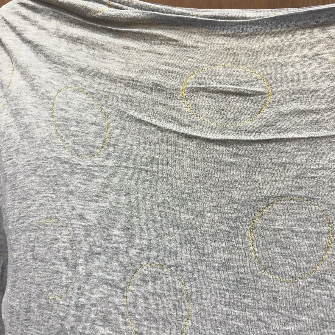 이세이미야케 플랜테이션 코튼 긴팔 티셔츠 서클 패턴 디테일 그레이 옐로우 상품이미지6