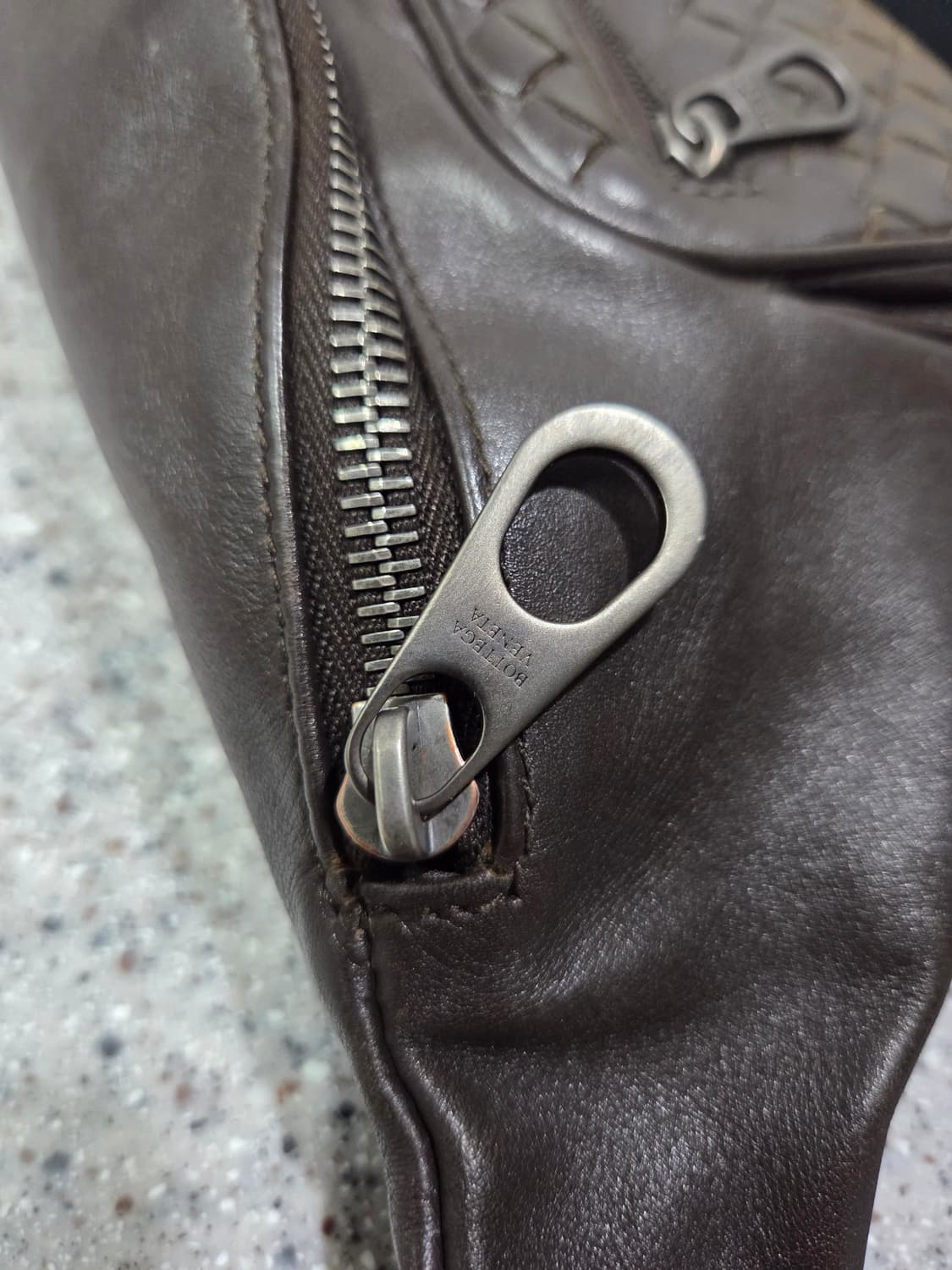 정품 보테가 베네타 가죽 힙색 상품이미지4