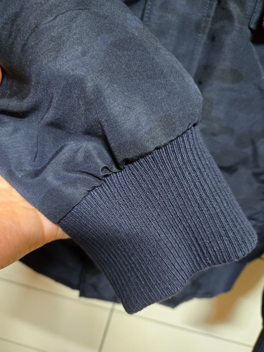 아디다스 남성 카모 에어다운 봄버 패딩(95사이즈) 상품이미지3