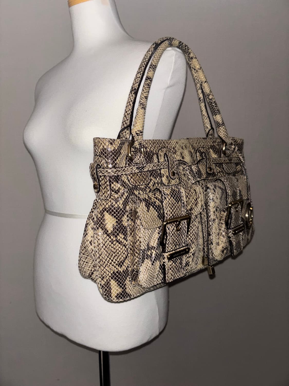 Michael Kors snake pattern shoulder bag 상품이미지3