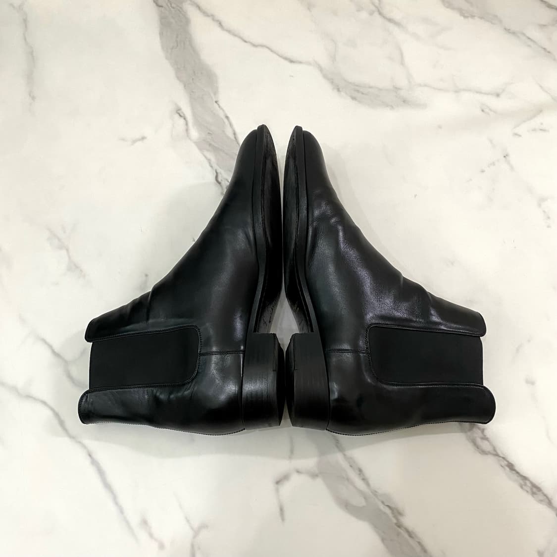 생로랑 와이어트 30 스무스 레더 첼시 부츠 블랙 42EU 634195 상품이미지4