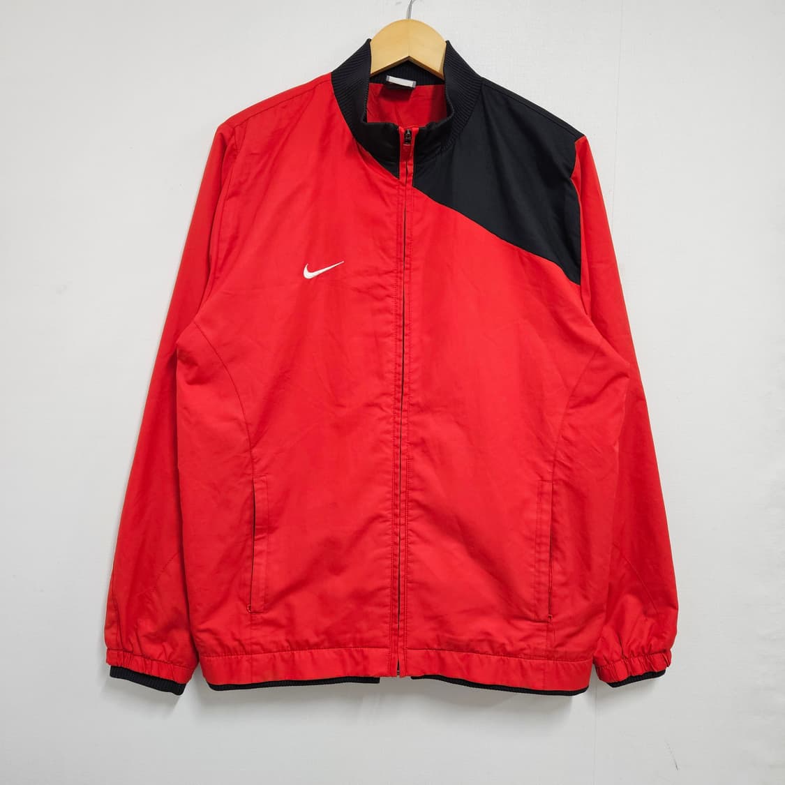 나이키 바람막이 레드 100 상품이미지1