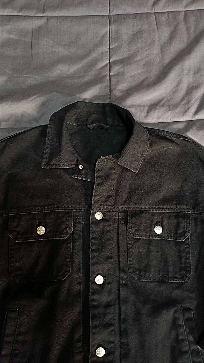 스파오 오버핏 블랙데님자켓 S 여성55 가슴54 기장62

 상품이미지2