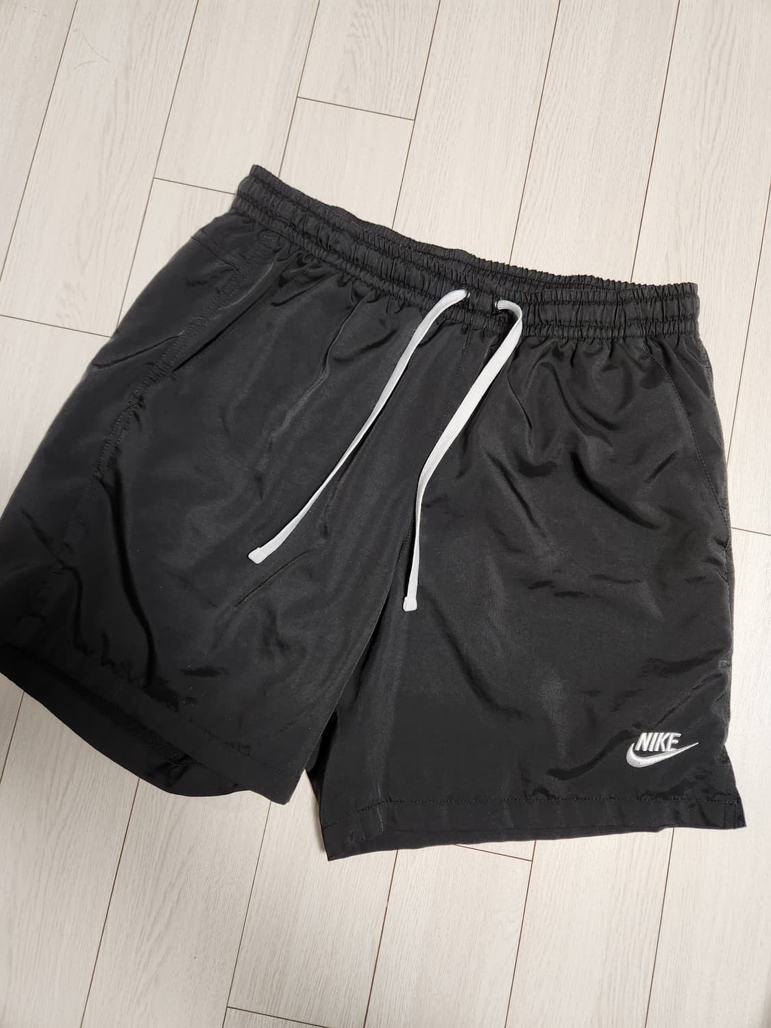 나이키 우븐 플로우 쇼츠 AR2383-010 사이즈m

스포츠웨어/하의/ 상품이미지1