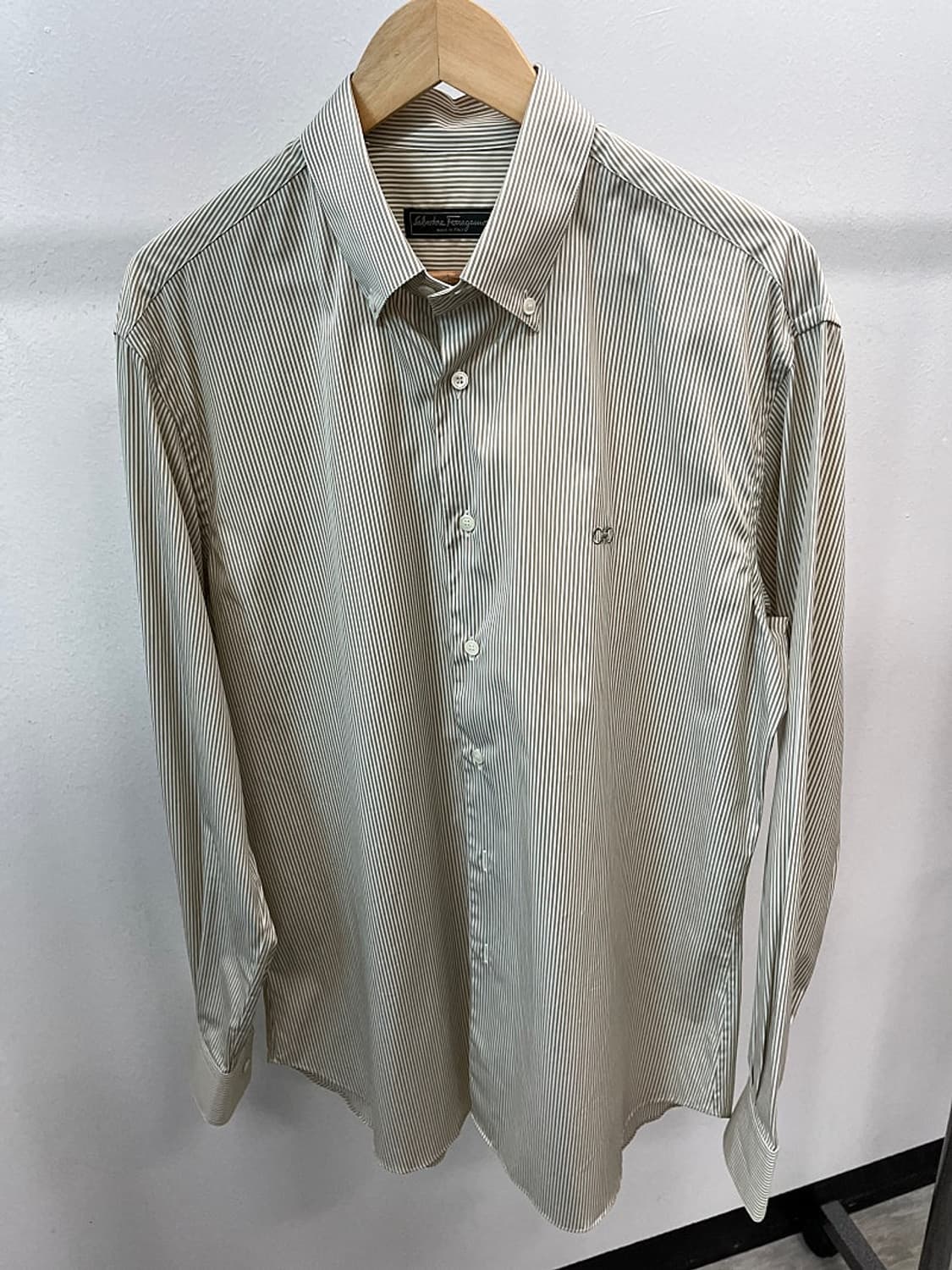 105) 페레가모 자수 스트라이프 셔츠 상품이미지1