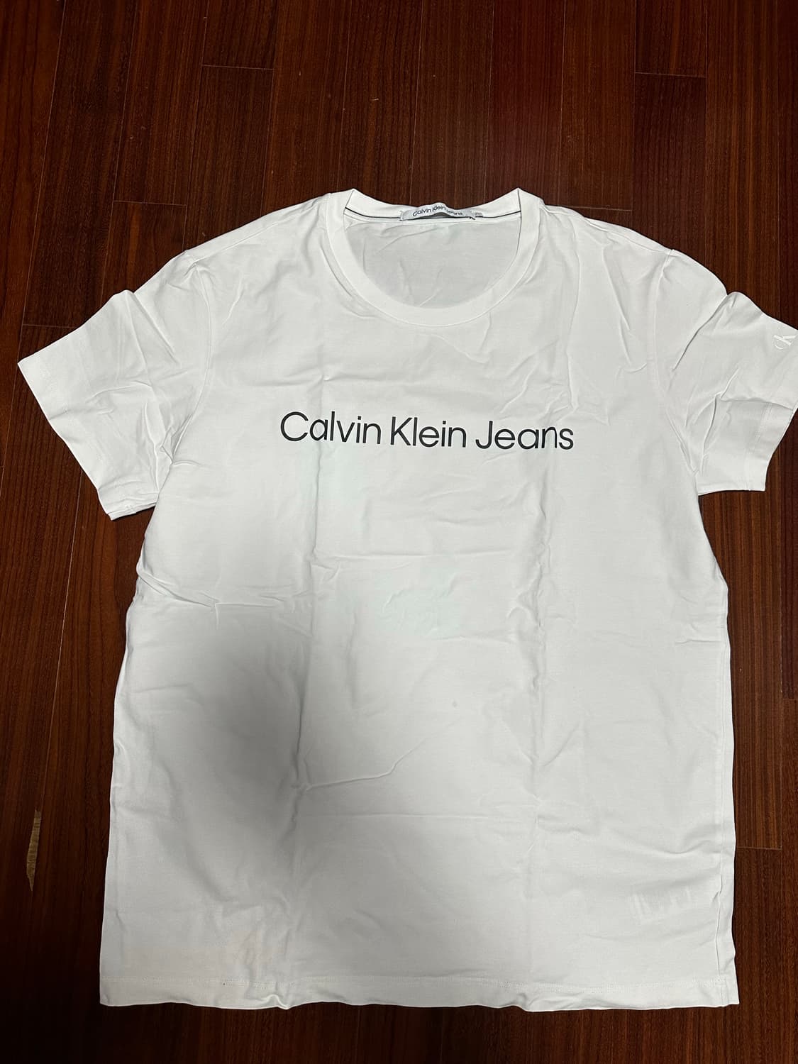 [캘빈클라인] 레귤러핏 인스티튜셔널 로고 반팔 티셔츠 상품이미지2