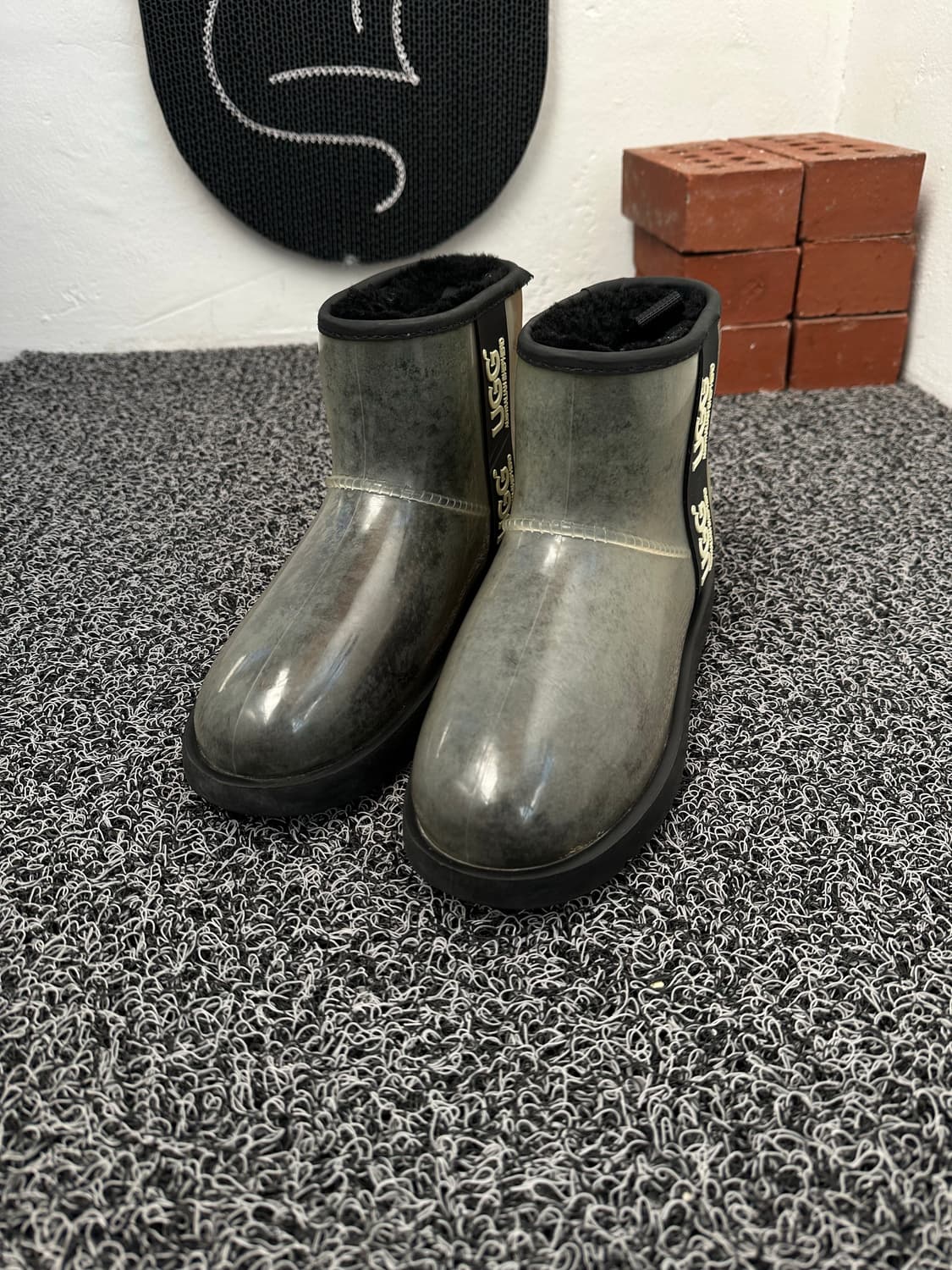 UGG 어그 클리어 방수 부츠 블랙 EU38 / 240 상품이미지3