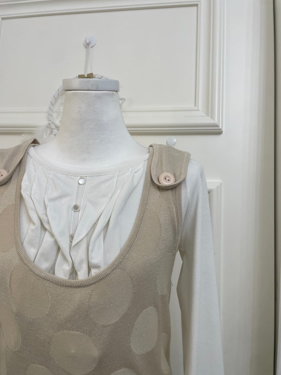 white ruffle point puff sleeve top&beige 상품이미지5