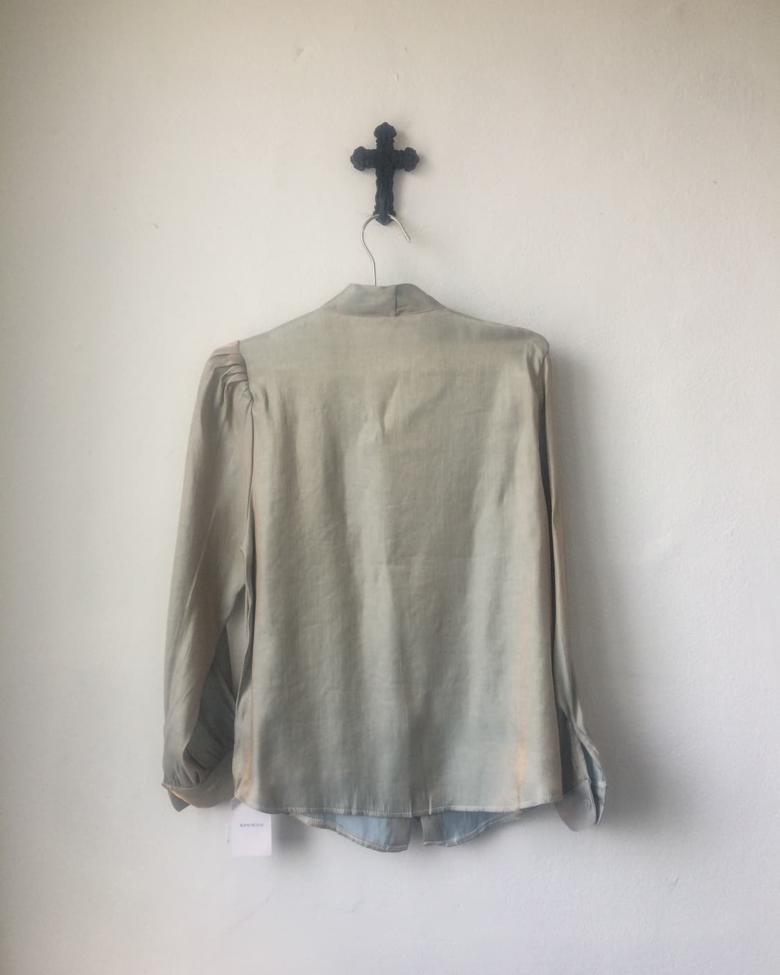 Glossy tied blouse 상품이미지3