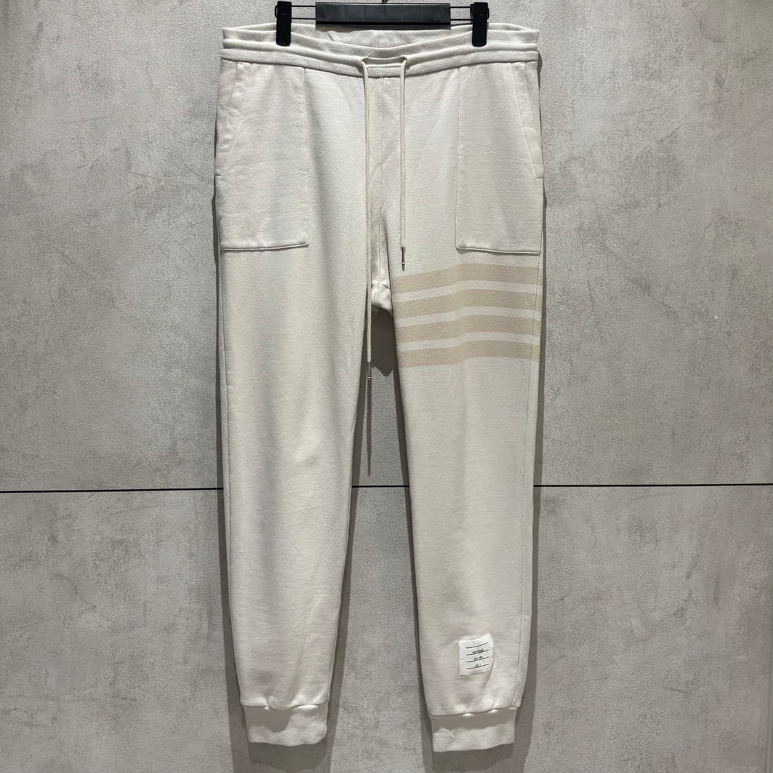 A+ / 3 (30~) 톰브라운 사선 조거팬츠 아이보리 상품이미지1