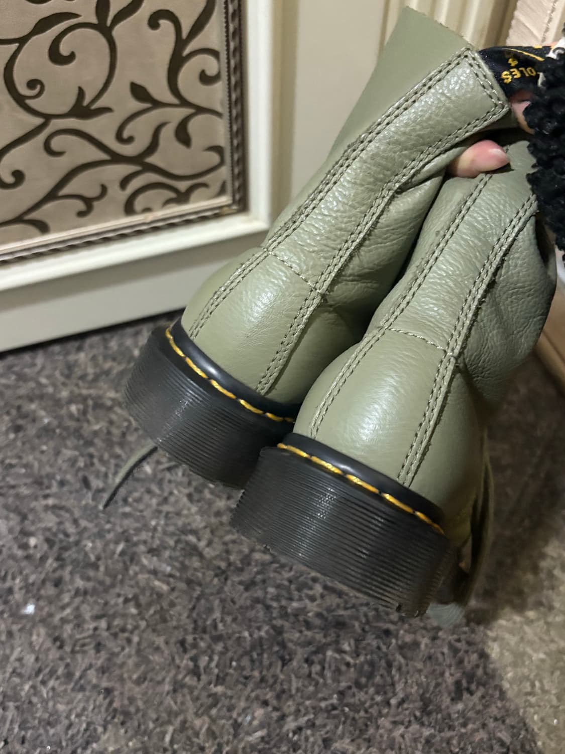 닥터마틴 1460 파스칼 여성 8홀 워커 카키 230 상품이미지7