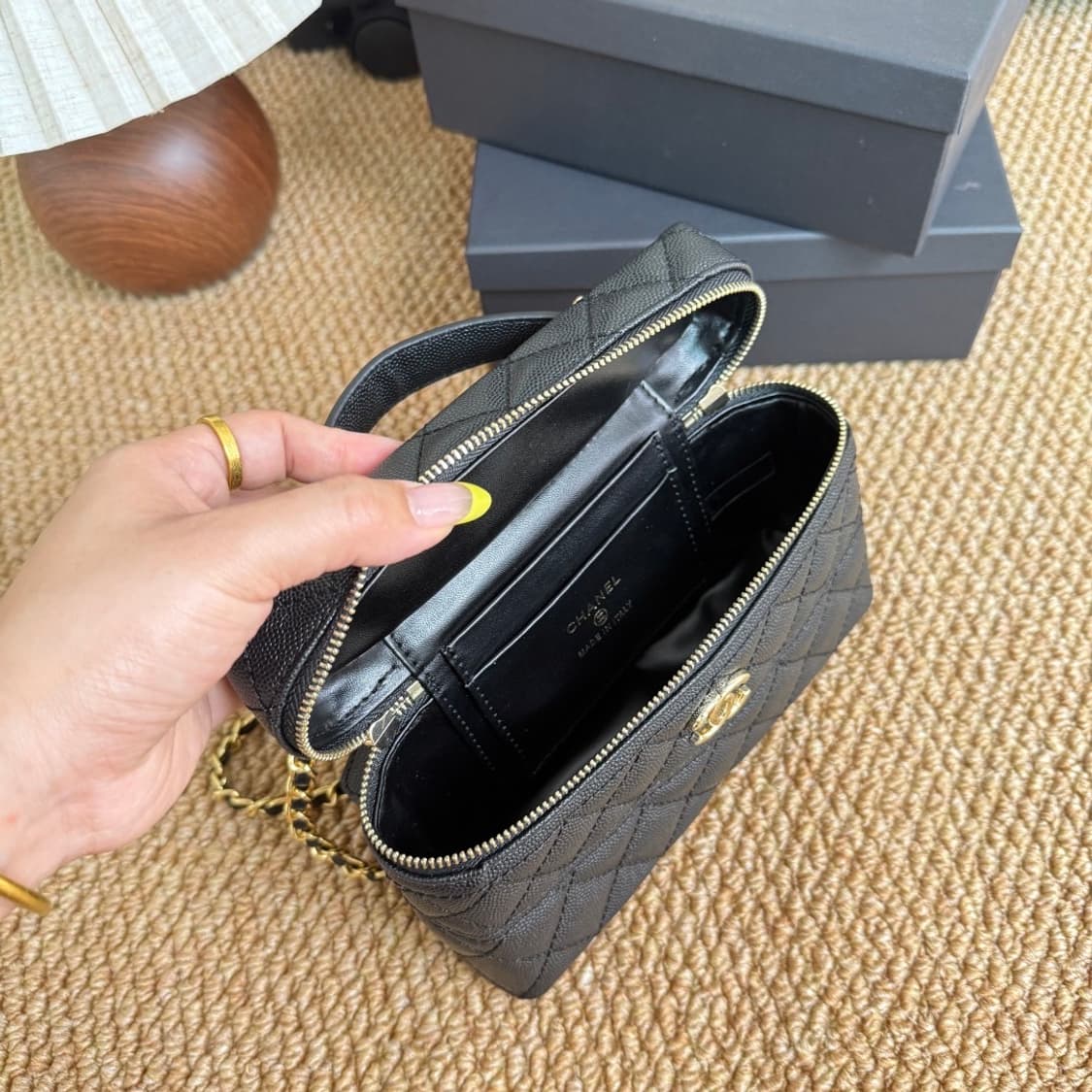  26신상 샤넬VIP 블랙 캐비어 롱 베니티 토드 체인숄더백 상품이미지4