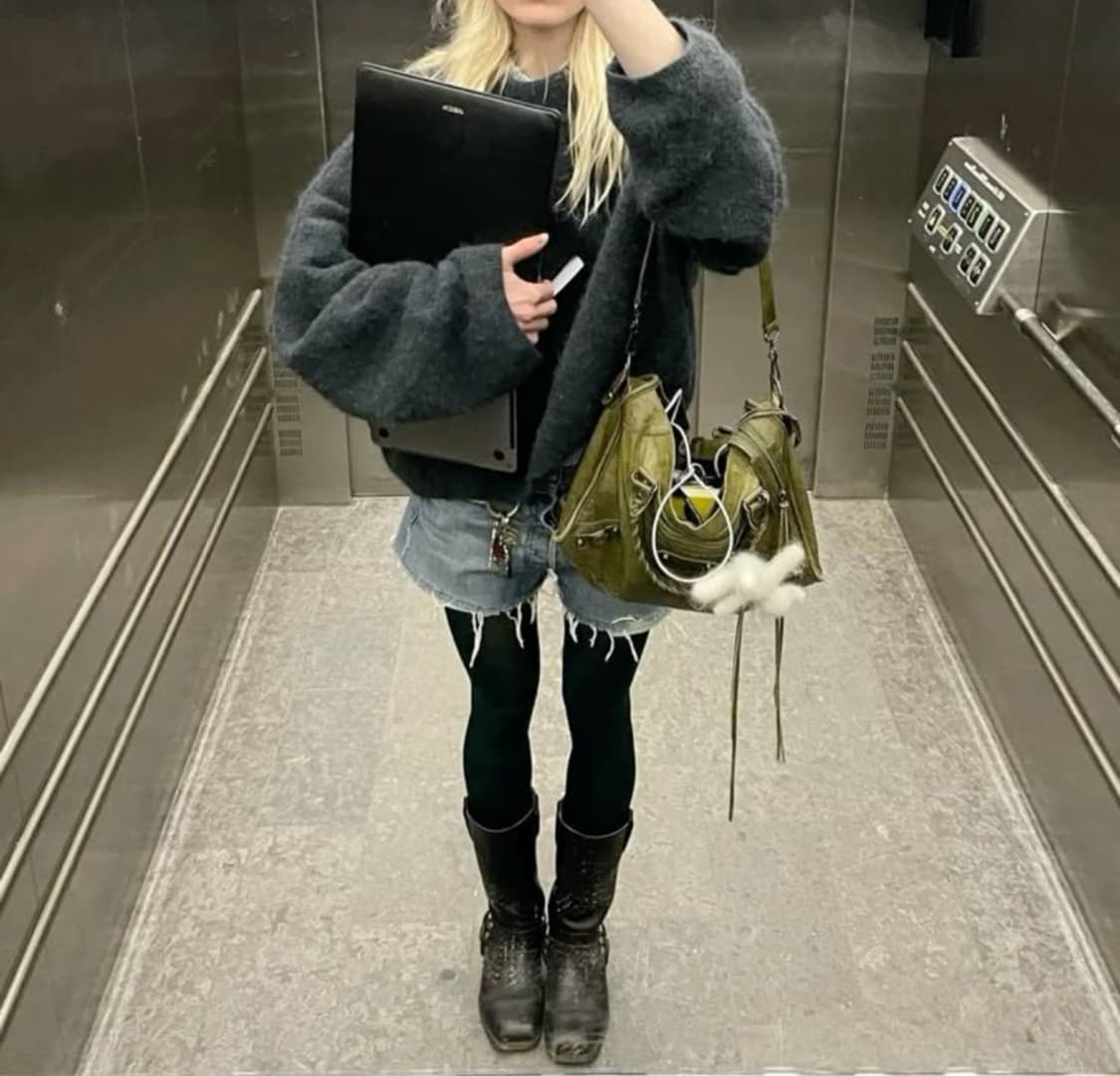 [A 정품] 발렌시아가 시티 모터백 미디움 올리브그린 상품이미지10