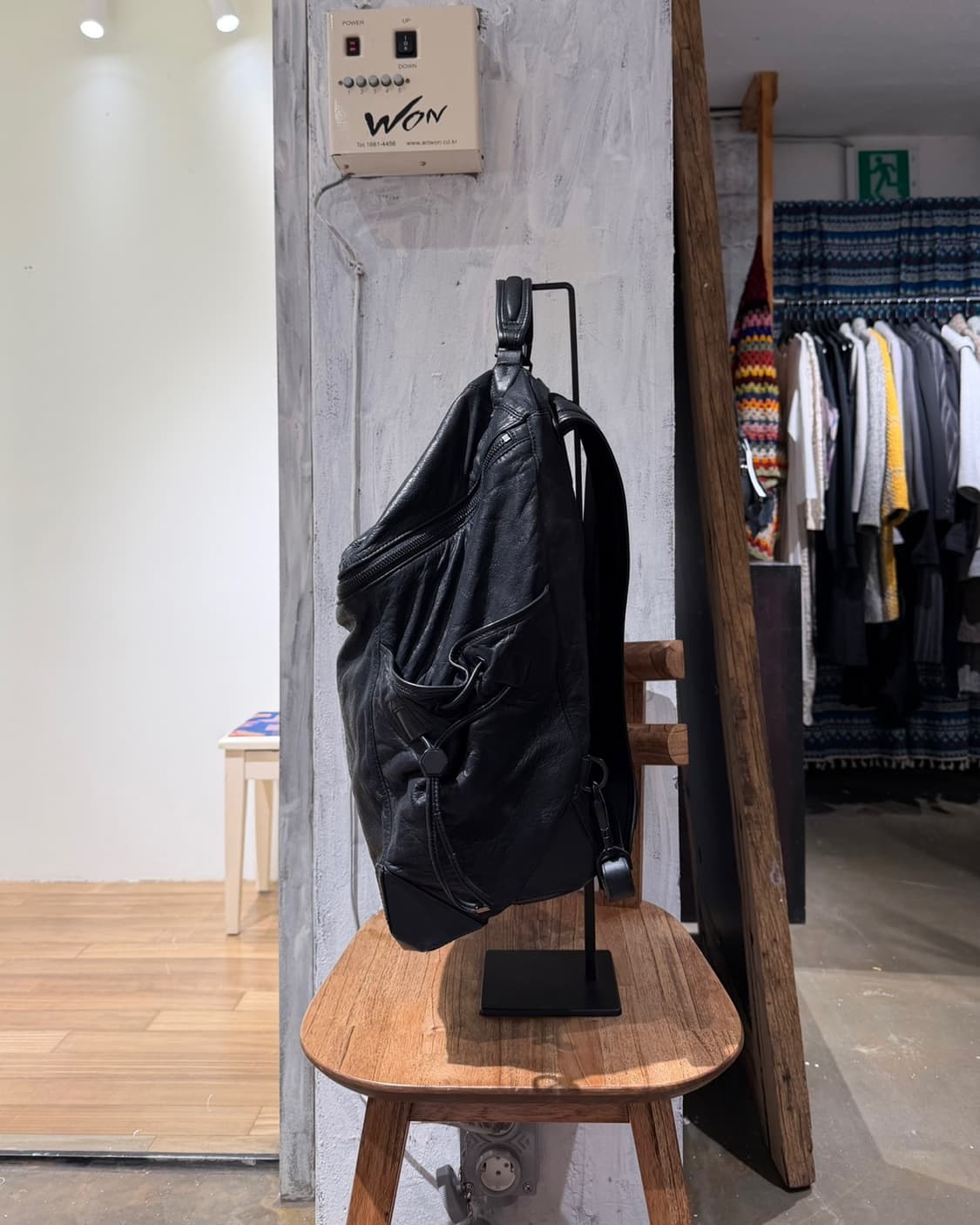 알렉산더 왕 블랙 월리 레더 백팩  상품이미지3