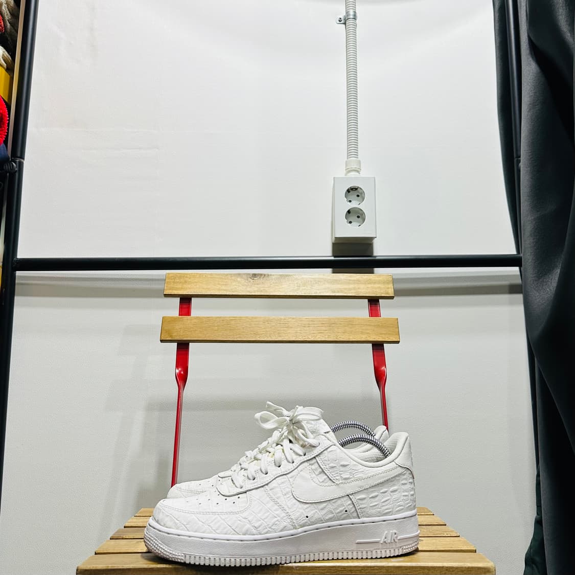 250) 나이키 운동화 남녀공용 신발 에어포스1 07 크로커다일 화이트 상품이미지3