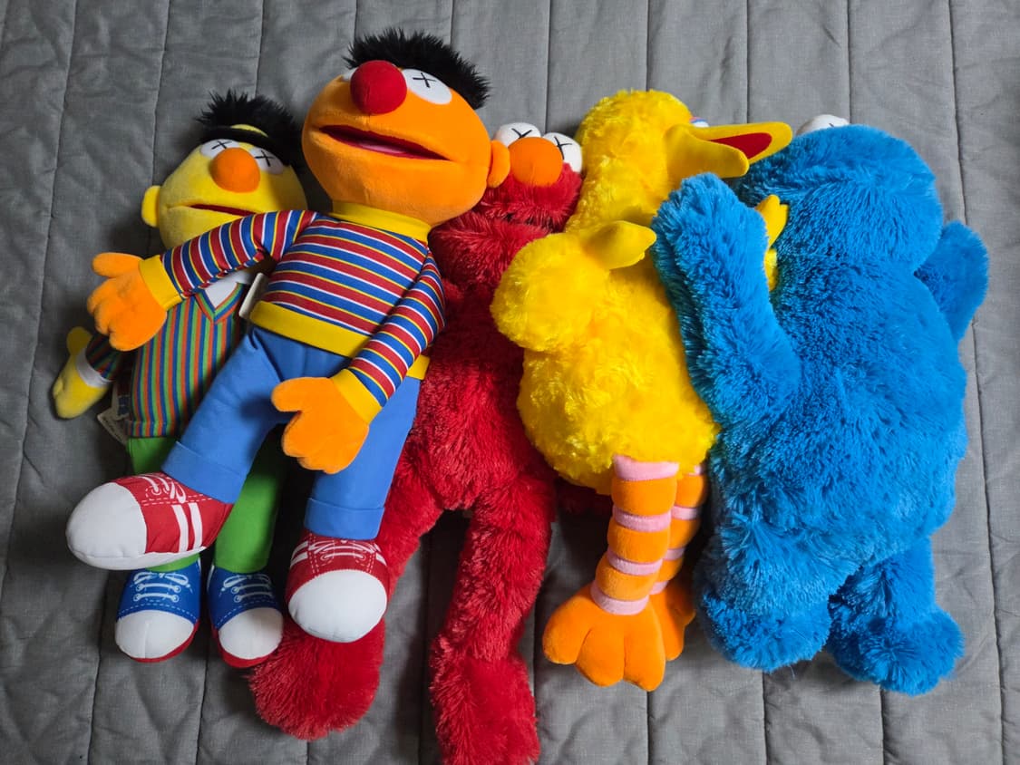 유니클로x카우스x세서미 스트리트 인형 세트 상품이미지1