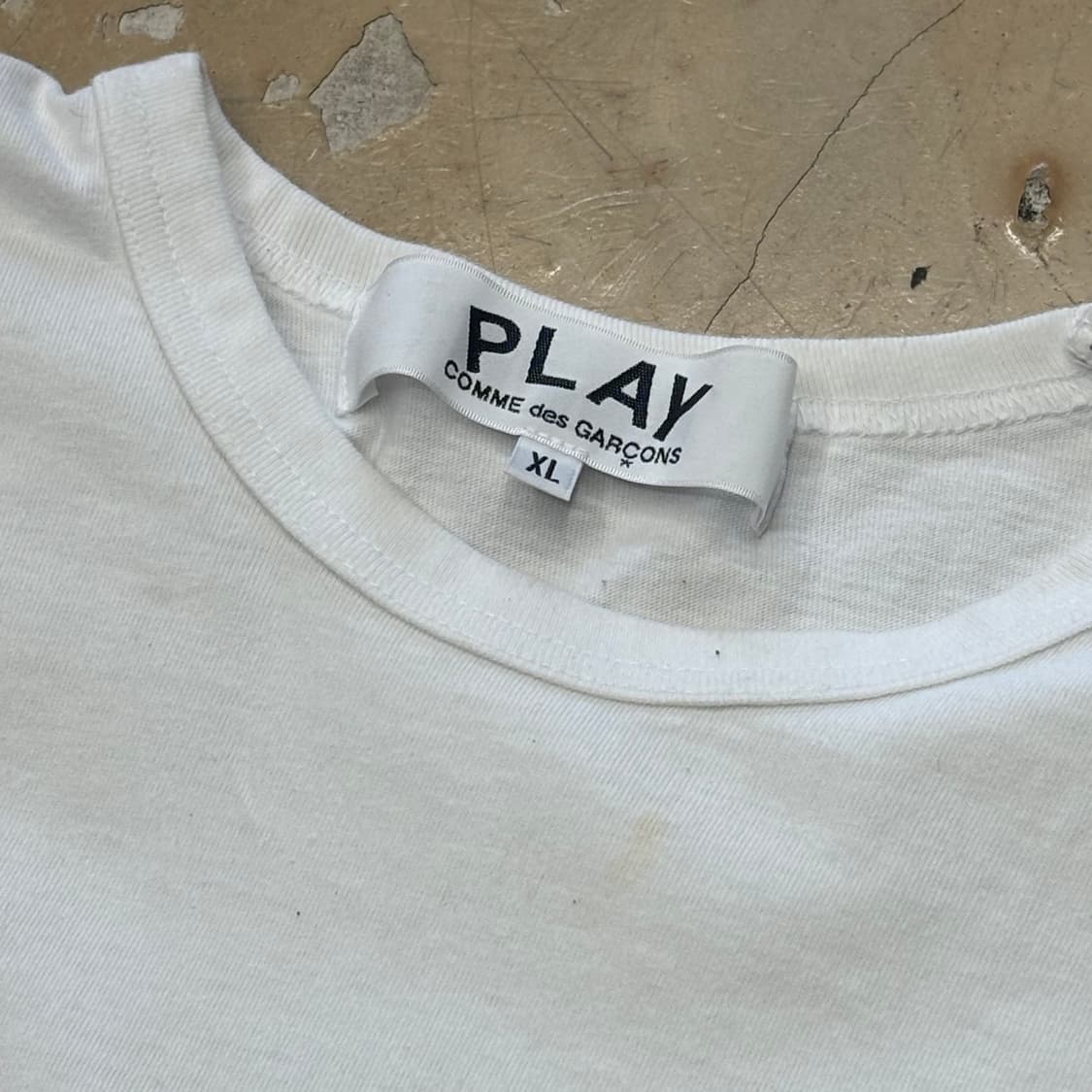 XL 꼼데가르송 블랙 하트 와펜 화이트 반팔티 상품이미지4