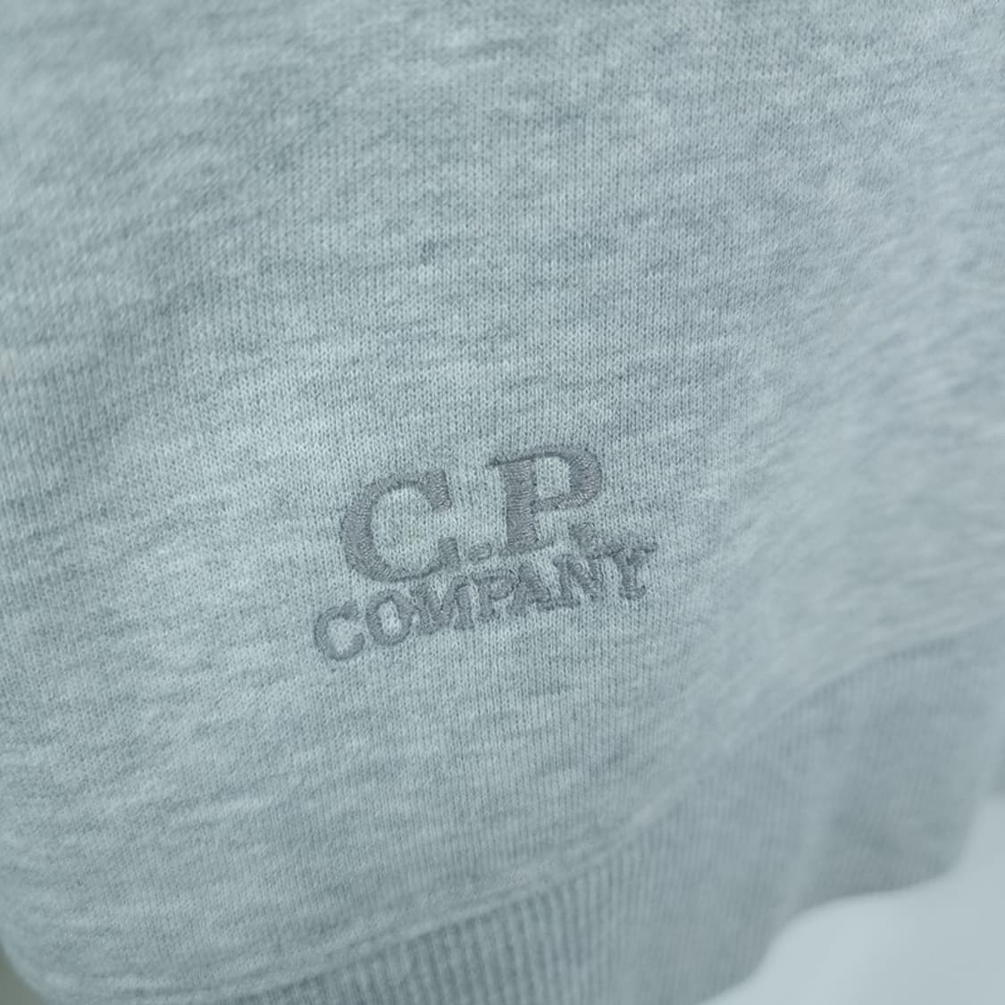 [씨피컴퍼니] 고글 랜드 맨투맨 그레이 P01389 상품이미지6