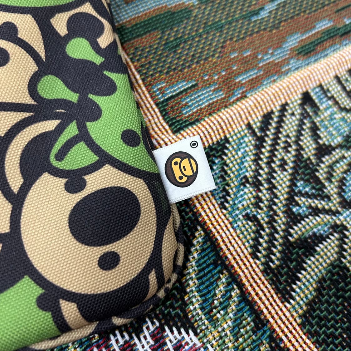BAPE Baby Milo Friends Camo Mini Bag 상품이미지4