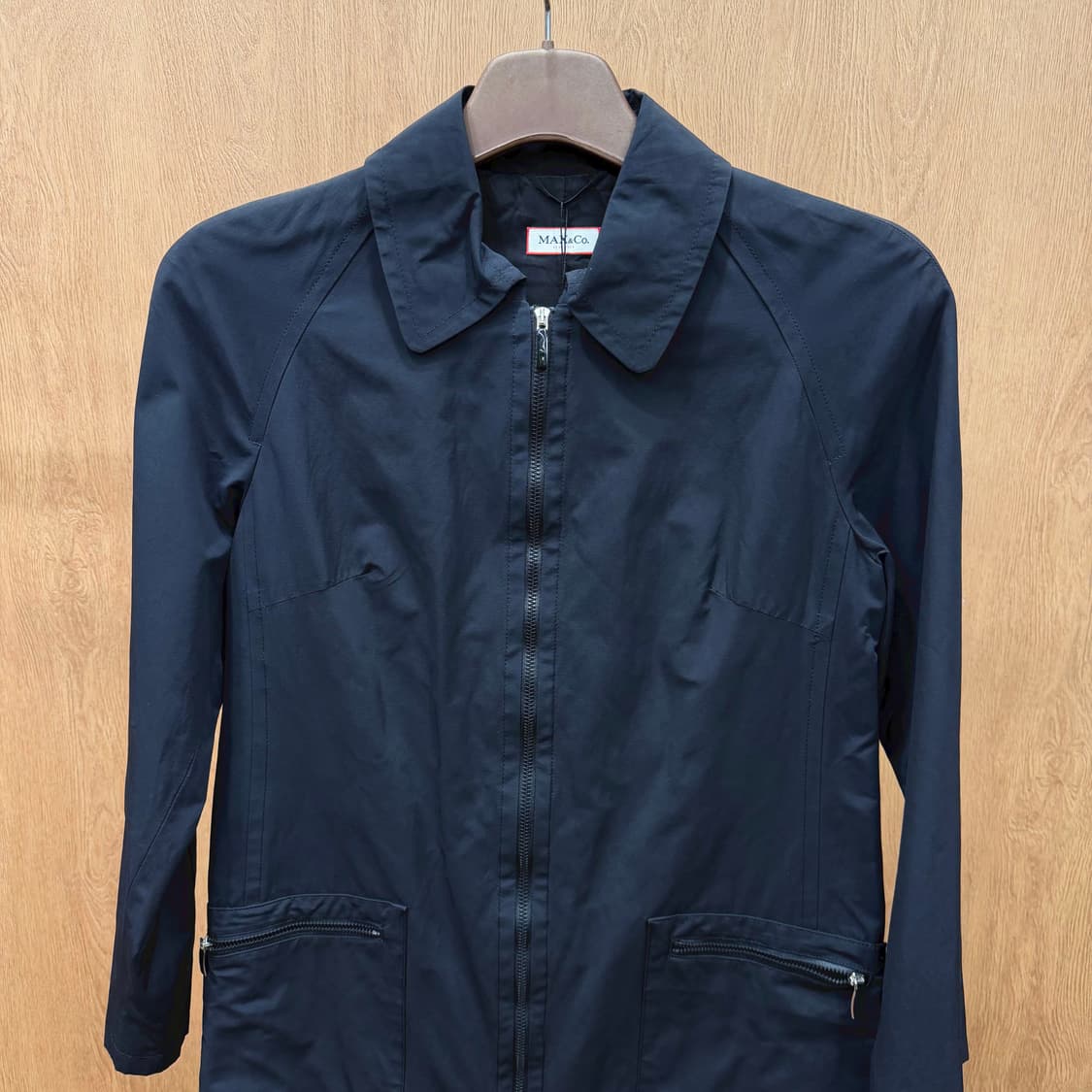 막스앤코 카라넥 롱 자켓 래글런 투웨이 지퍼 디테일 레귤러핏 블랙 상품이미지4