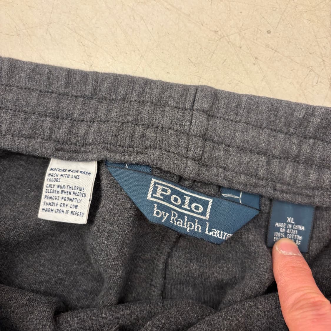 폴로 랄프로렌 차콜 포니 트레이닝 팬츠 상품이미지3