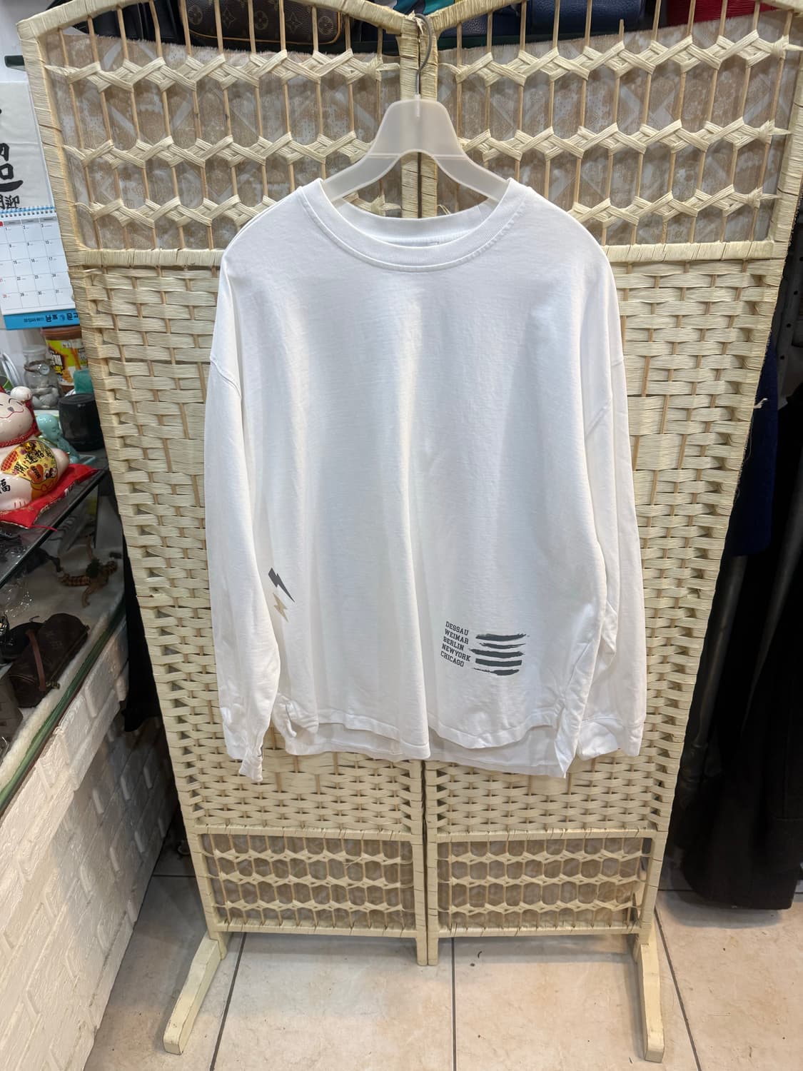 48/105/21ss 정품 솔리드옴므 백 프린트 롱슬리브 맨투맨 팝니다 상품이미지1