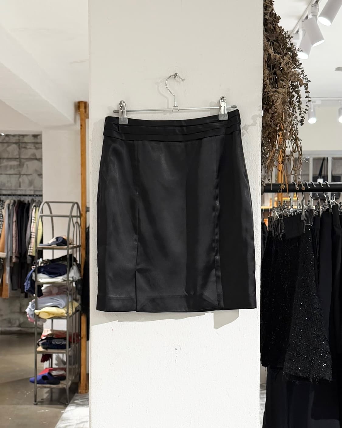 모스키노 블랙 새틴 미디 스커드 상품이미지4