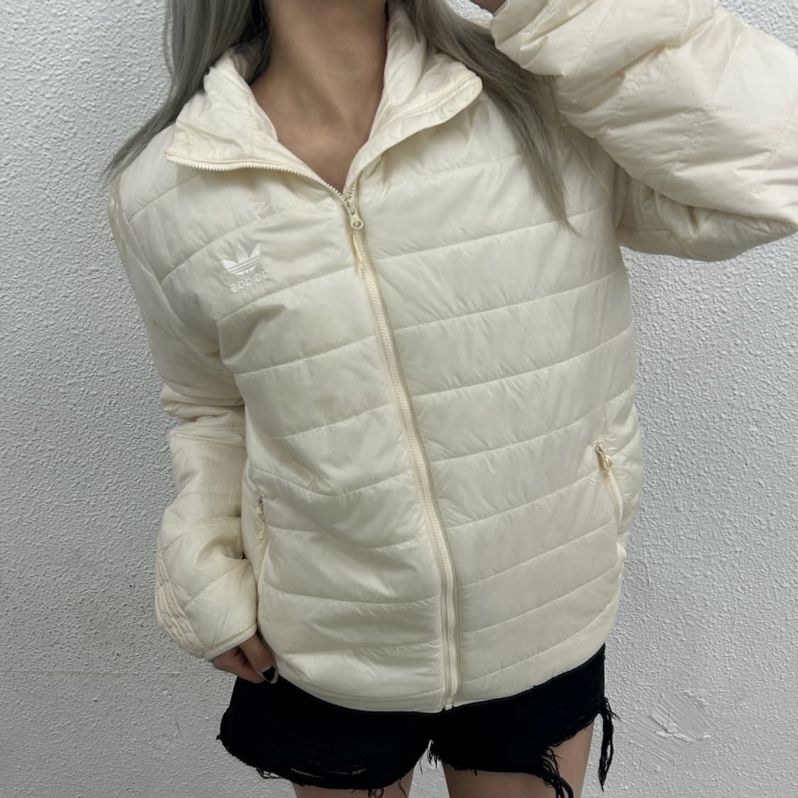 아디다스 화이트라인 화이트 경량패딩 L 상품이미지3