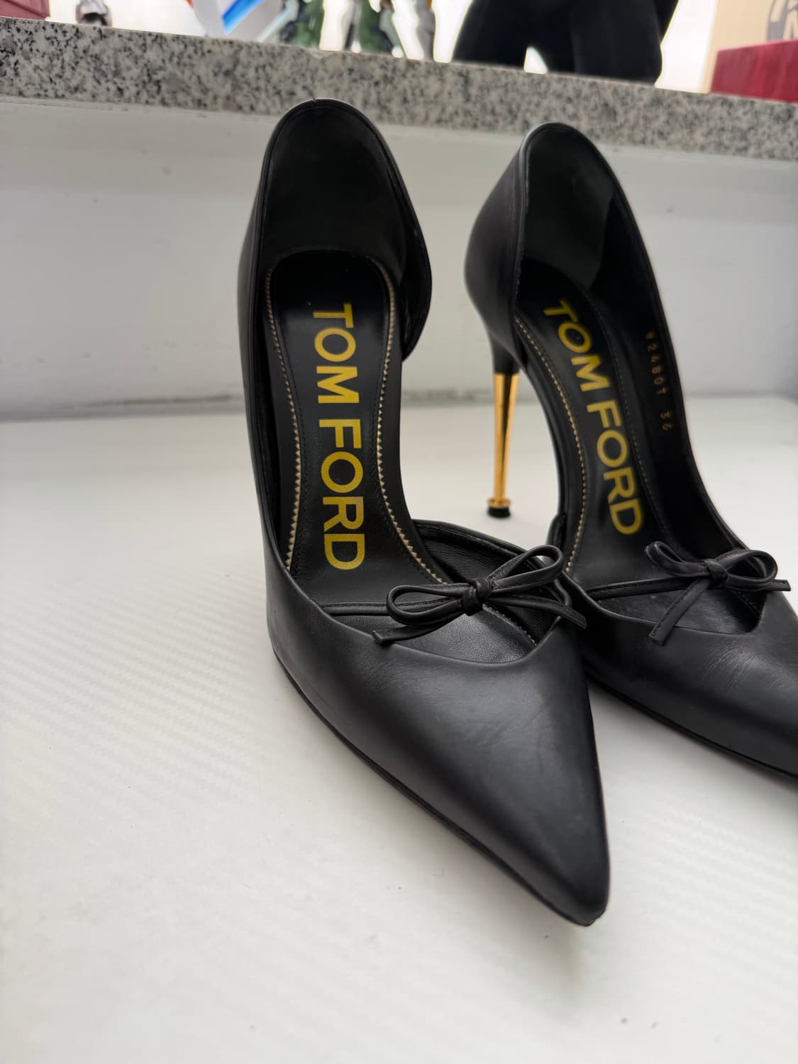정품) 톰포드 블랙 리본 장식 펌프스힐 36  상품이미지2