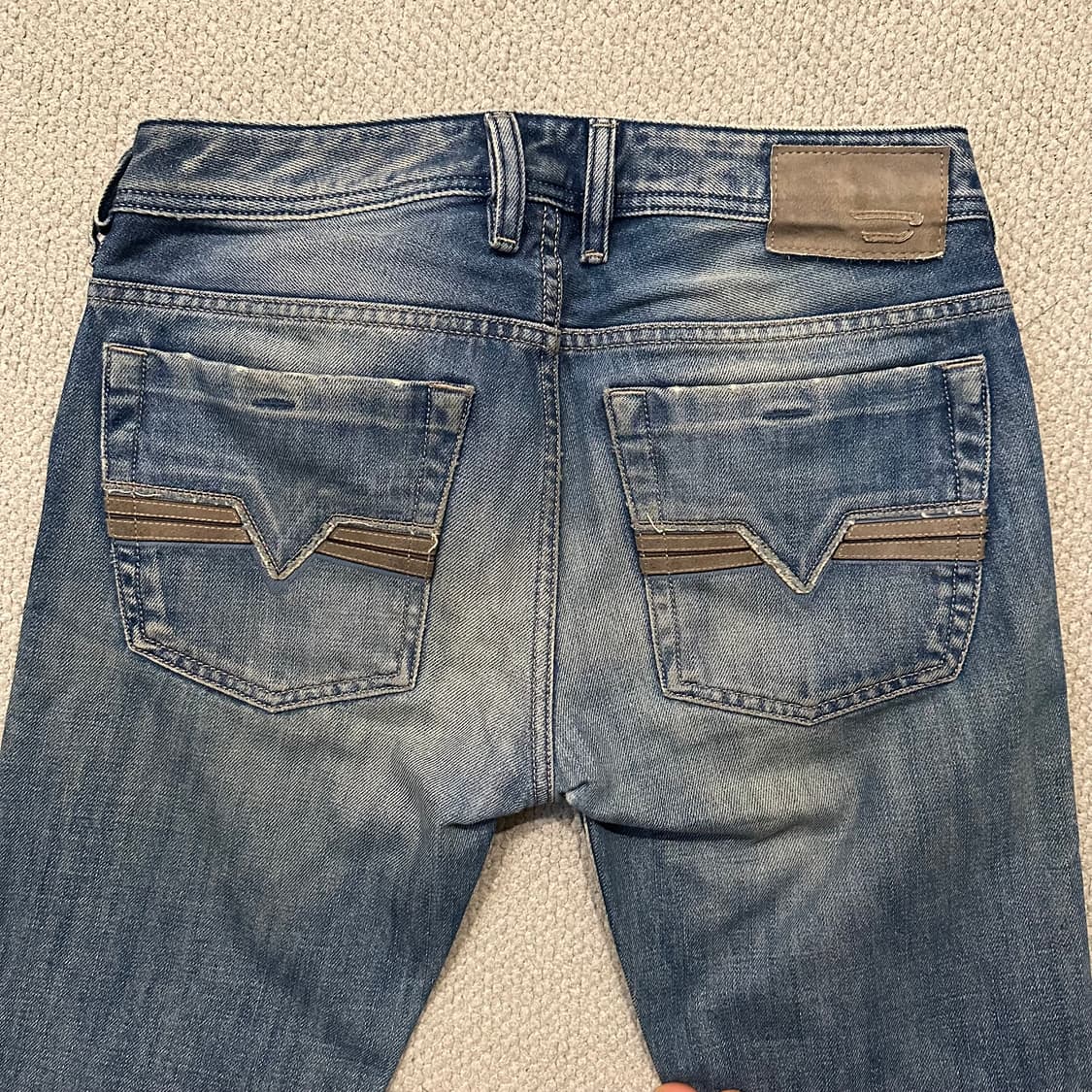 디젤 Diesel 세미 부츠컷 데님팬츠 상품이미지8