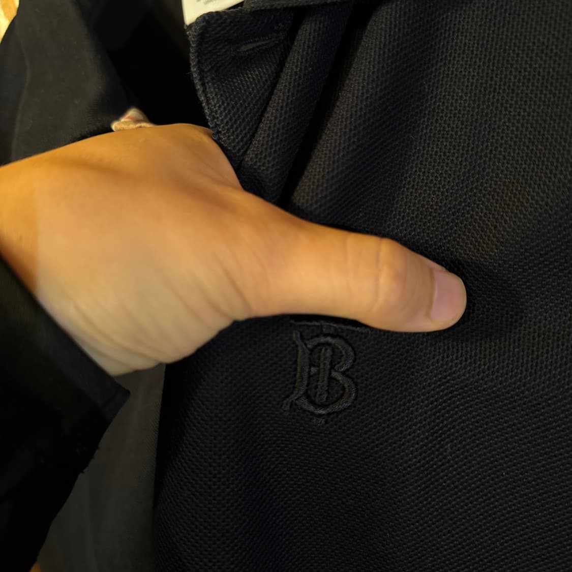 버버리 TB로고 반팔 카라 티셔츠 판매 합니다. 상품이미지3