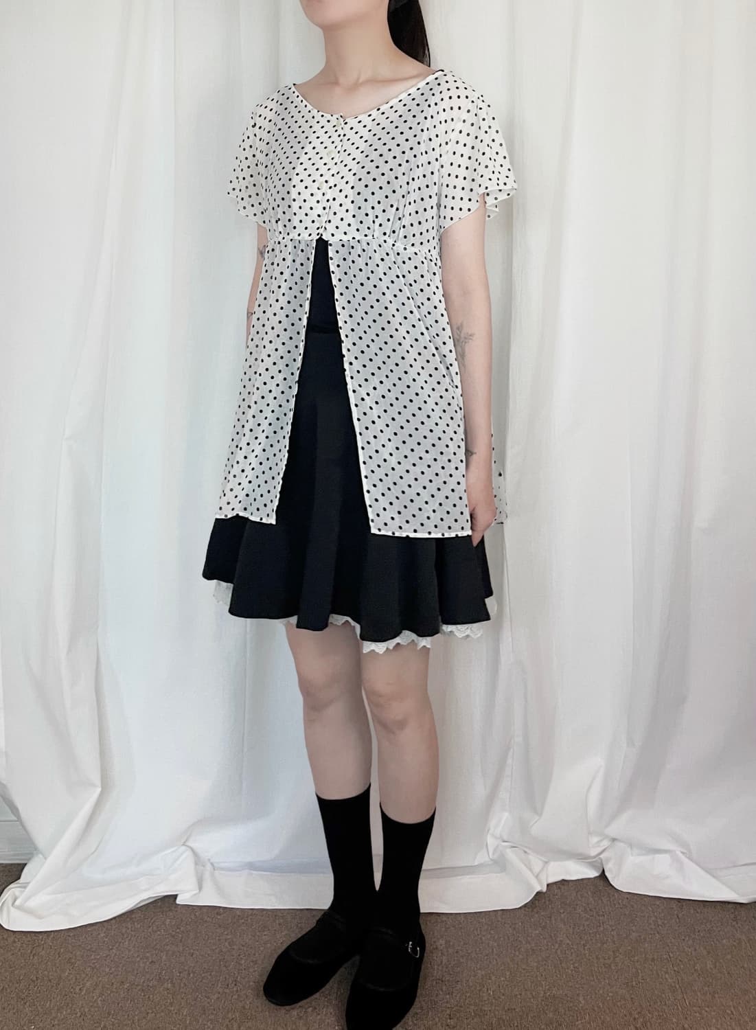 Silky Dot Ruffle Blouse - White 상품이미지1