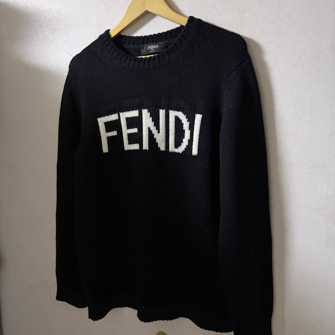 펜디 FENDI 기본 로고 코튼 라운드넥 니트 52(남성 100정도) 상품이미지10